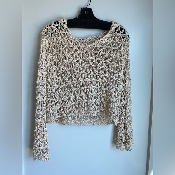 Free People Sweaters - EUC - Free People ribbon pullover with hat, size XS